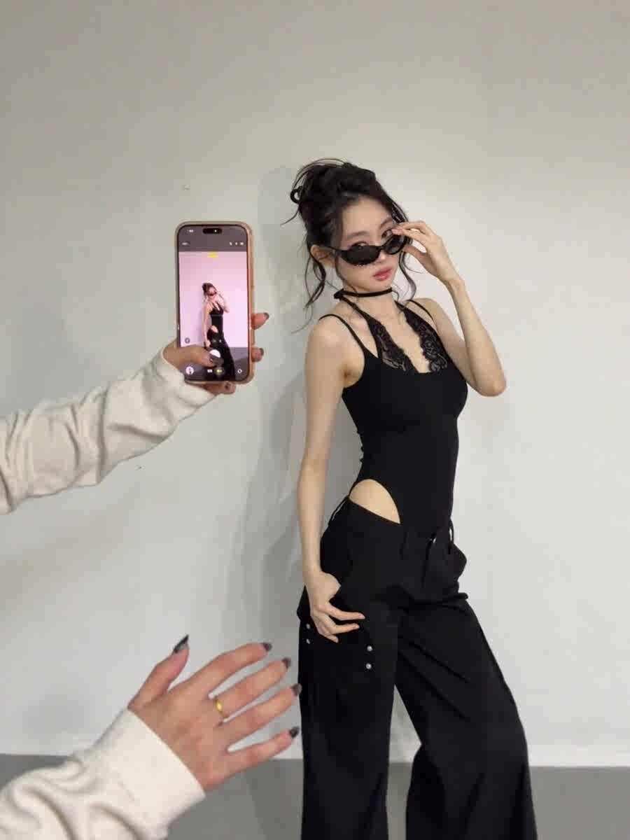 Vintage Lace Splicing Slinging Joint Bodysuit Woman Summer New Tight Air Inside The Net Red Top