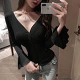Autumn New Care Machine V-Neck Horn Sleeves Sleeves Sexy Women's Long-Sleeved T-Shirt Short Top
