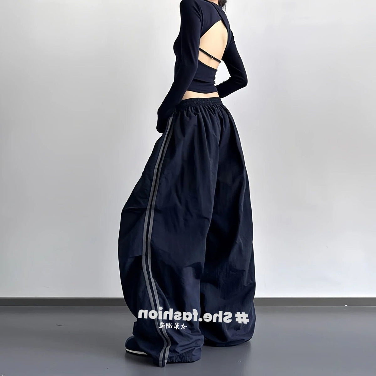 Vintage Red Sweatpants Women 2026 New Year Pop College Wind Jazz Dance Loose Scimits-On Shorts