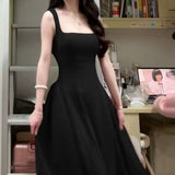 2025 New Small French Red Sling Dress Summer Women's Style Style Warm Waist Short Skirt