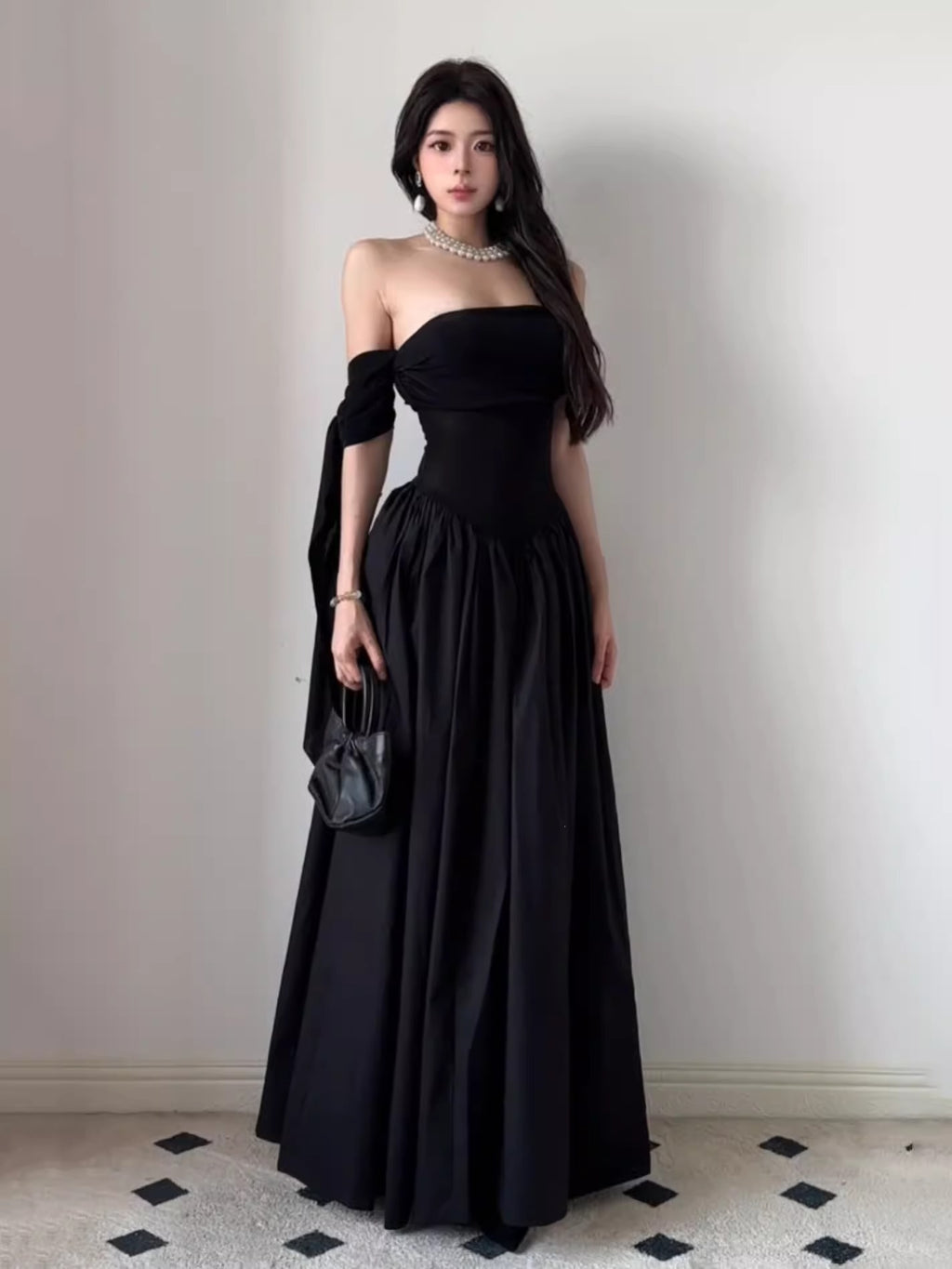 French Hepburn Wind Shoulder Fluttering Large Skirt Black Dress Women's New Thin Temperament Royal Sister
