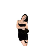 Designing A Small Girl With A Sense Of Sling With Low-Neck Dress In The New Summer Night Club Wearing A Bag Of Folded Skirts
