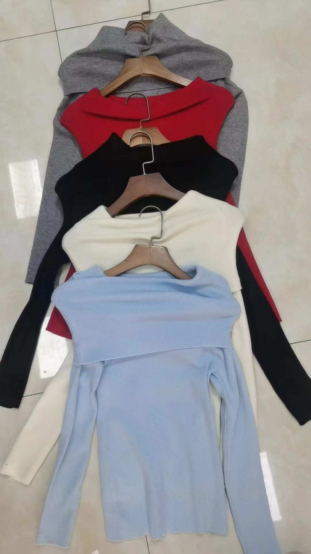 KANING French Gentle Shoulder Long-Sleeved Knit Shirt Women Early Autumn 2026 New Pure Lust Style Repair Body Dress Woman